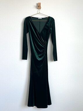 Elegant Green Velvet Wrap Bodycon Maxi Dress with Side Ruching - Size S